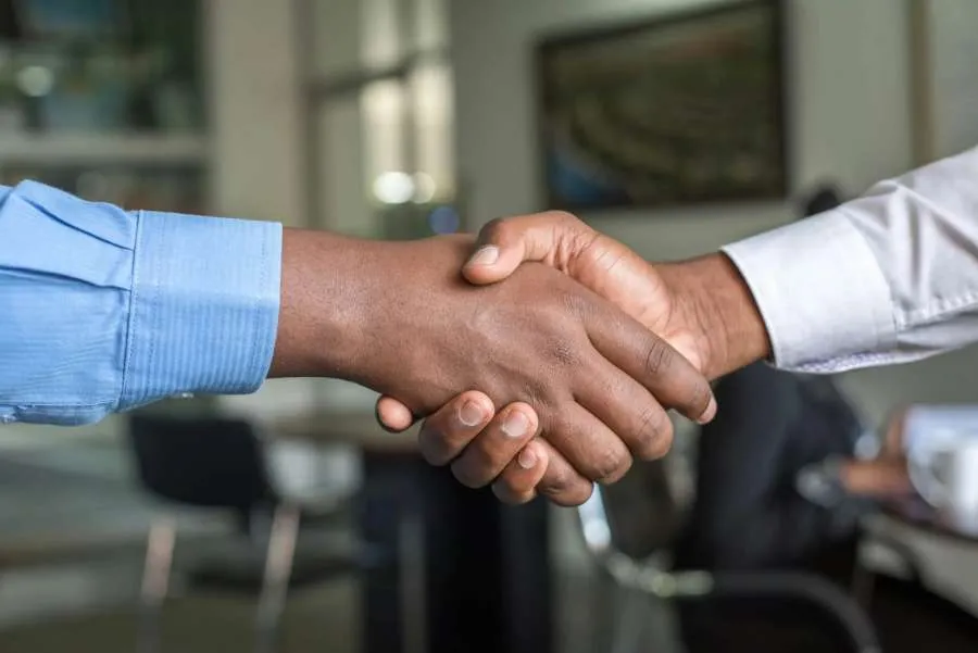 Base client partagée entre sociétés